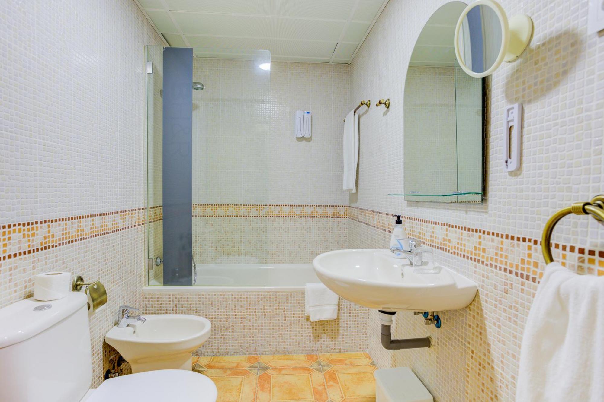 Hotel Pizarro ウマネス・デ・マドリード エクステリア 写真