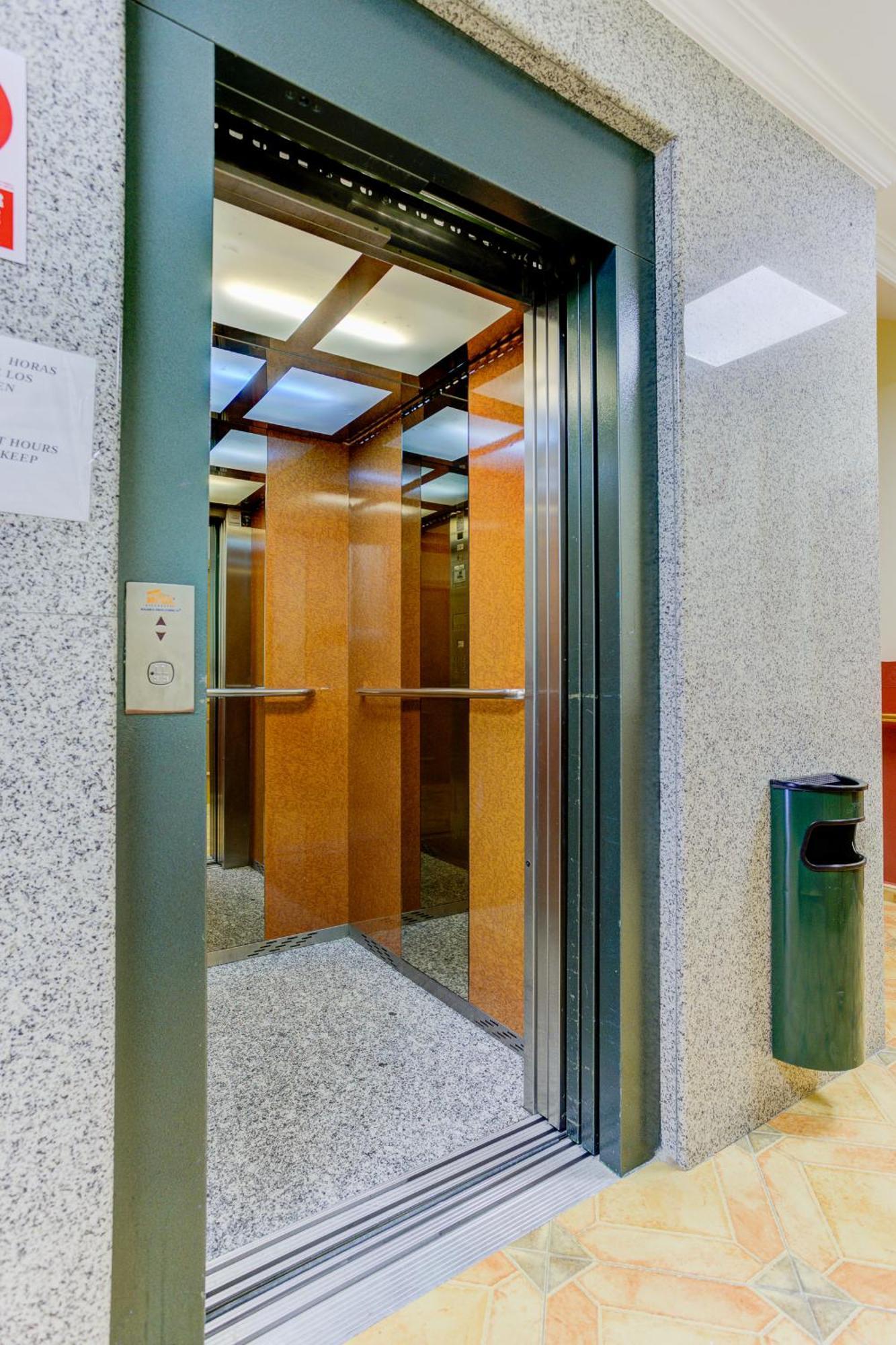 Hotel Pizarro ウマネス・デ・マドリード エクステリア 写真