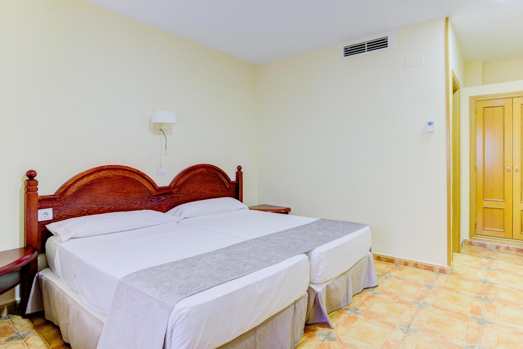 Hotel Pizarro ウマネス・デ・マドリード エクステリア 写真